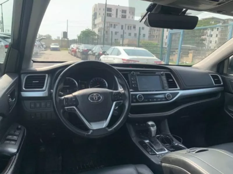 Toyota Highlander   - 2019