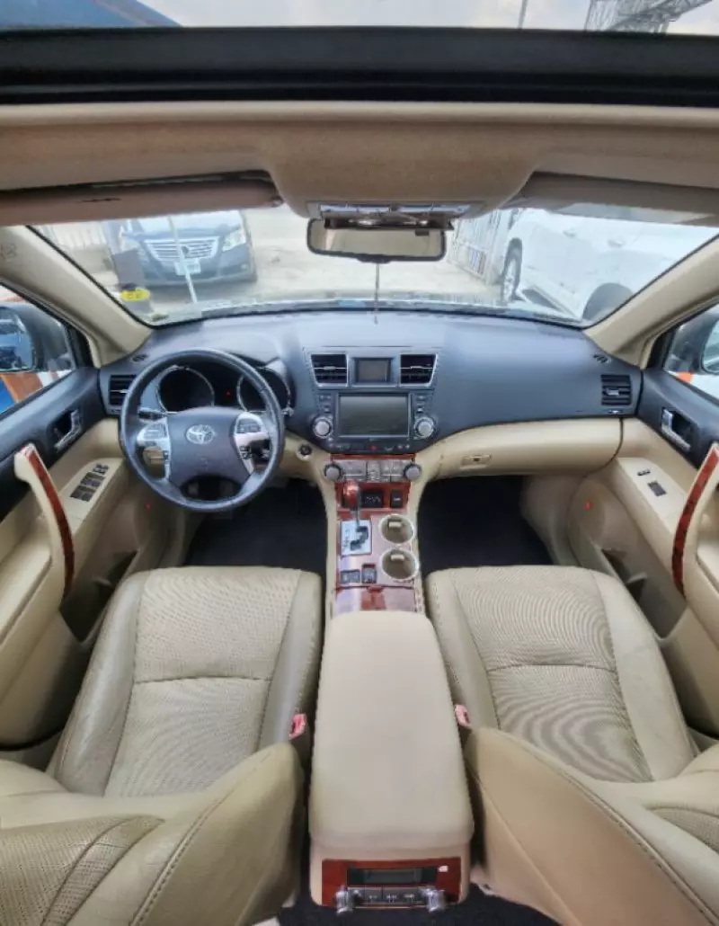 Toyota Highlander   - 2012