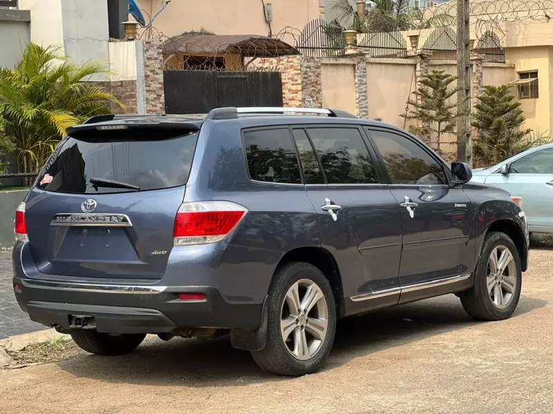 Toyota Highlander   - 2011