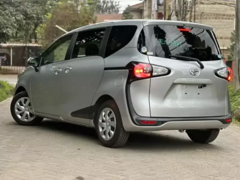Toyota Sienta   - 2018