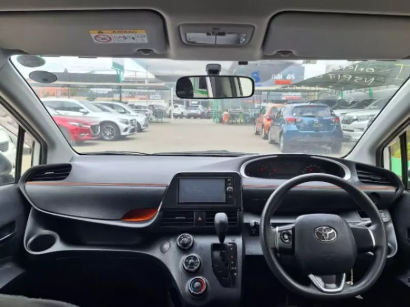 Toyota Sienta   - 2018