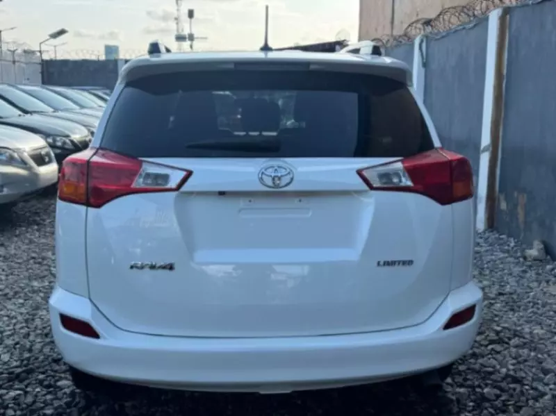 Toyota RAV 4   - 2015