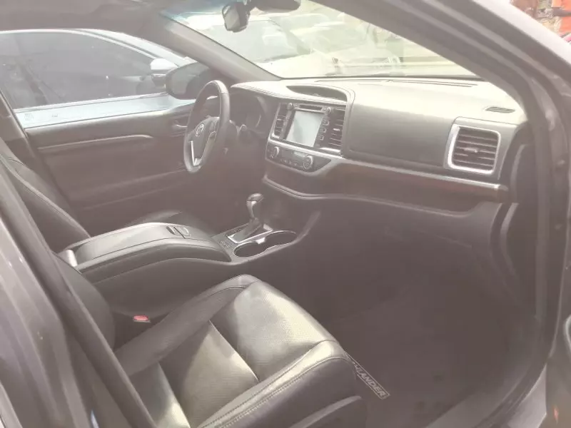 Toyota Highlander   - 2014