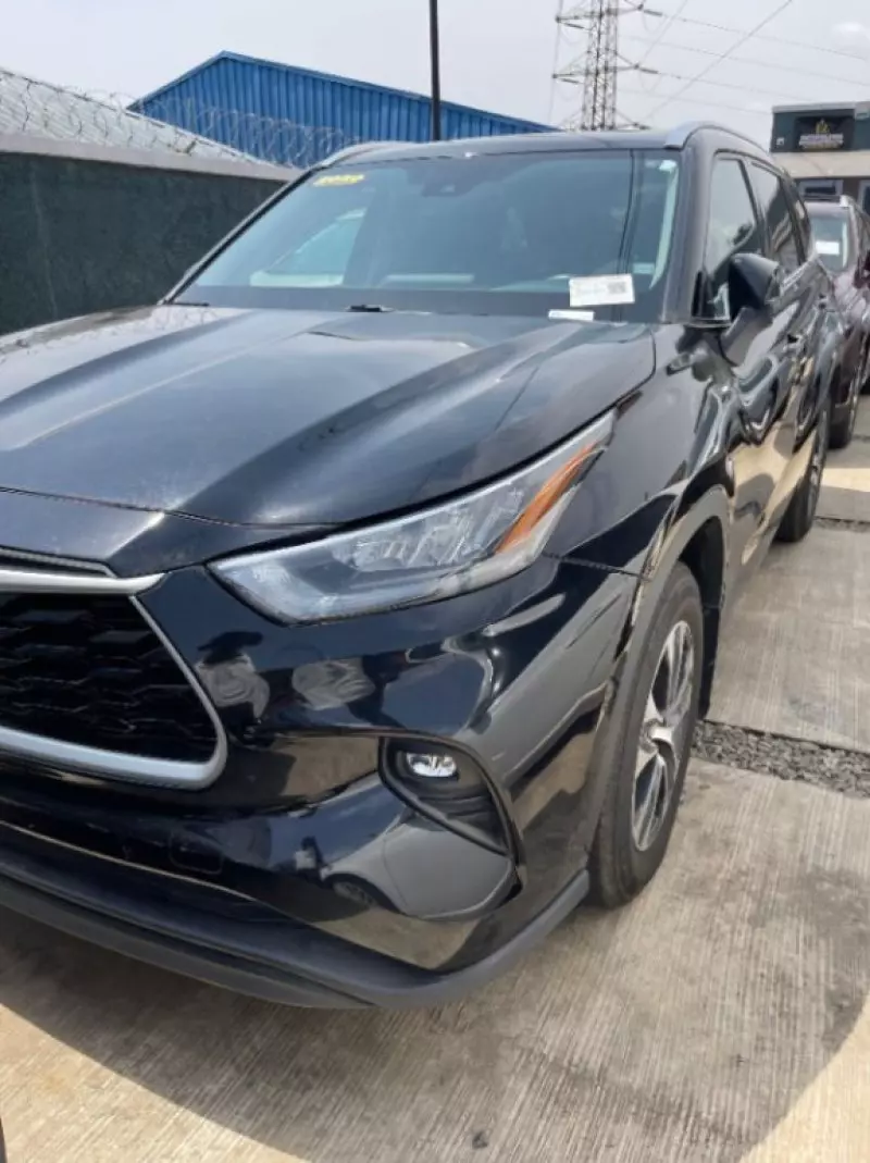 Toyota Highlander   - 2020