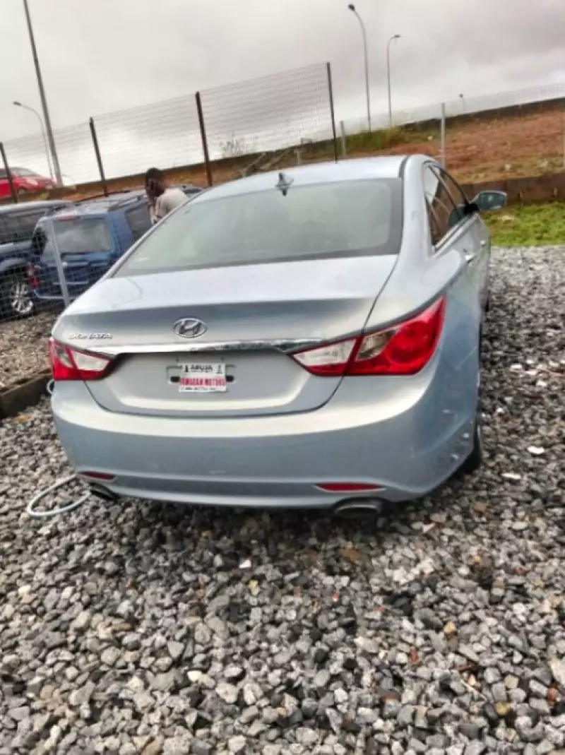 Hyundai Sonata   - 2013