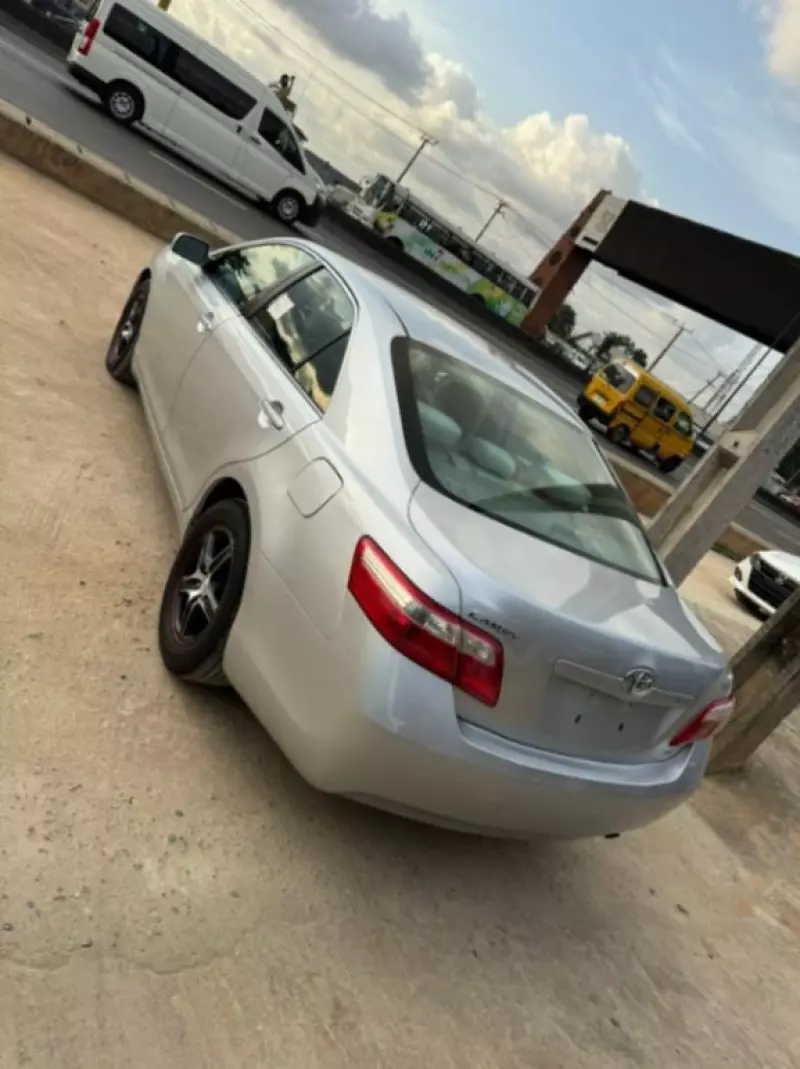 Toyota Camry   - 2009