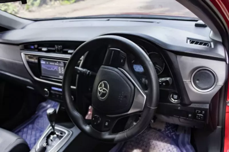 Toyota Auris   - 2015