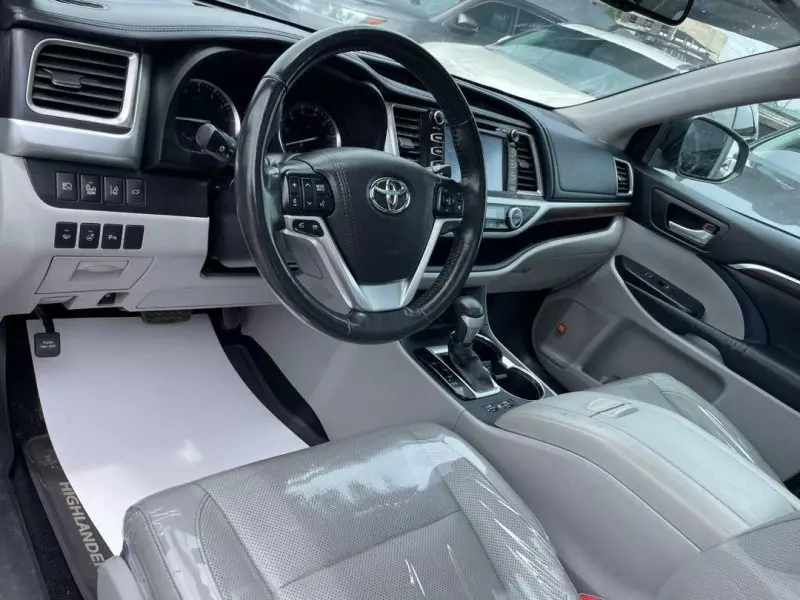 Toyota Highlander   - 2015