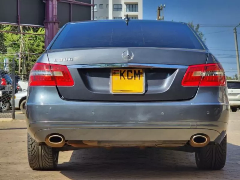 Mercedes-Benz E 200   - 2010