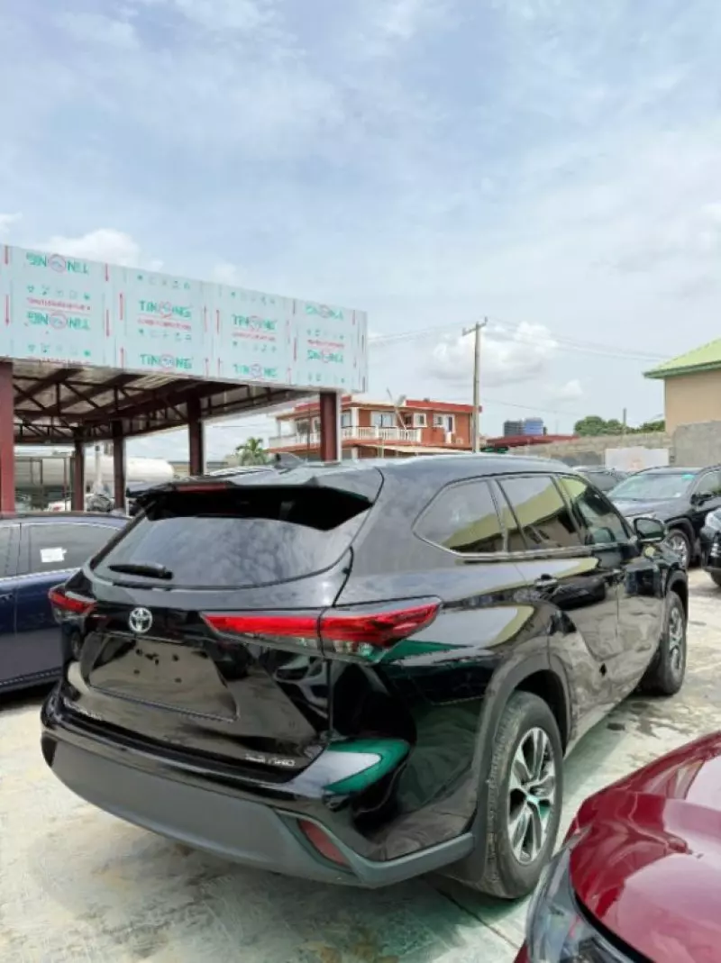 Toyota Highlander   - 2021