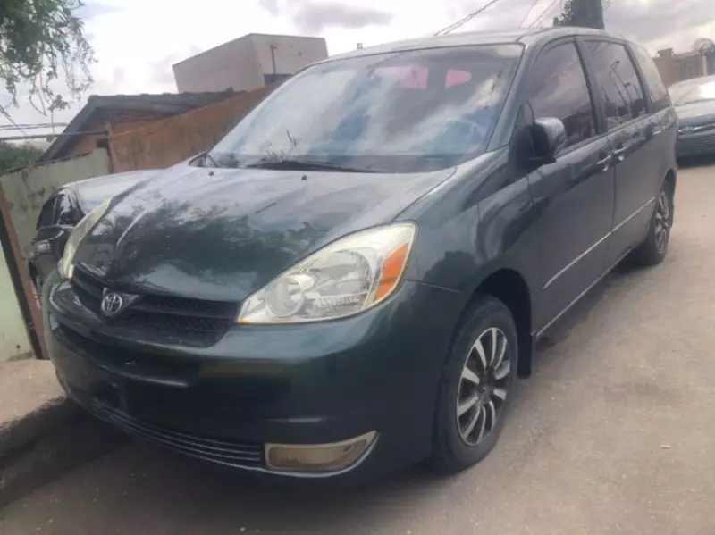 Toyota Sienna   - 2004