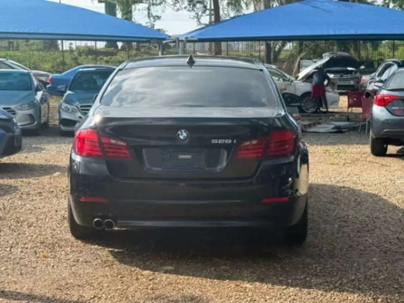 BMW 528i   - 2013