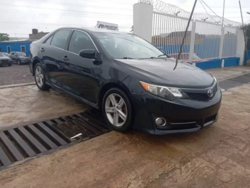 Toyota Camry   - 2013