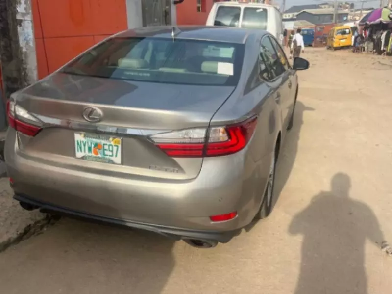 Lexus ES 330   - 2017