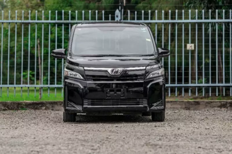 Toyota Voxy    - 2018