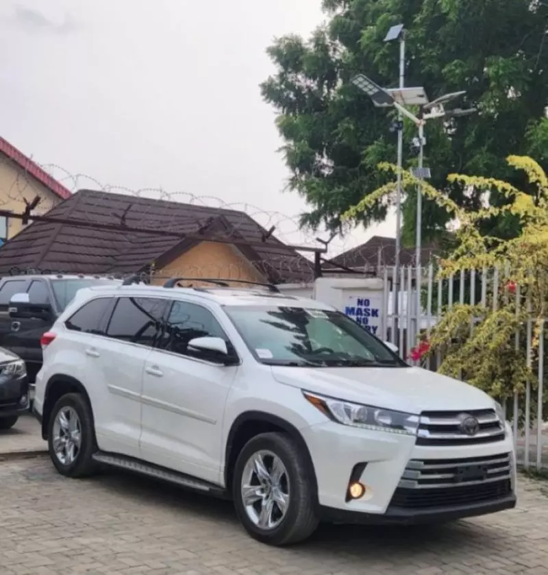 Toyota Highlander   - 2017