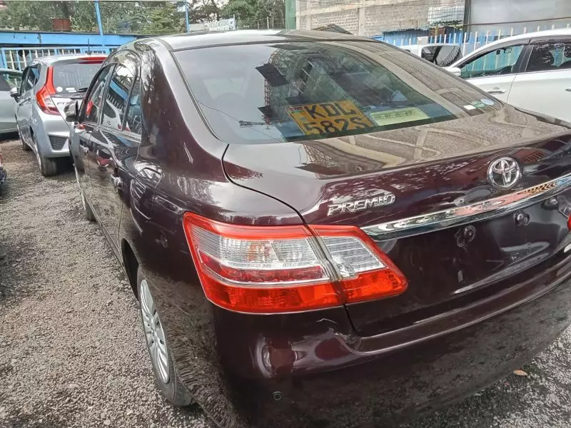Toyota Premio    - 2016