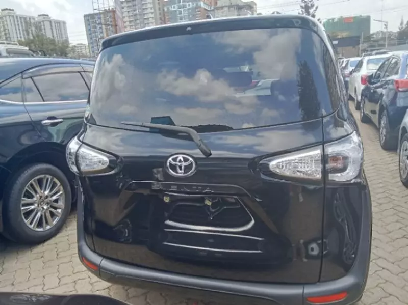 Toyota Sienta   - 2018