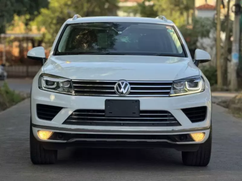 Volkswagen Touareg   - 2015