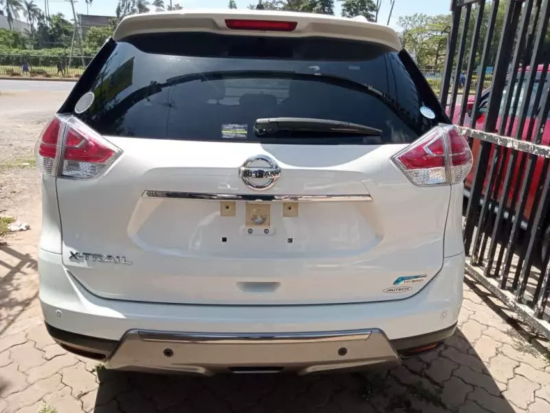 Nissan x-trail hybrid   - 2016