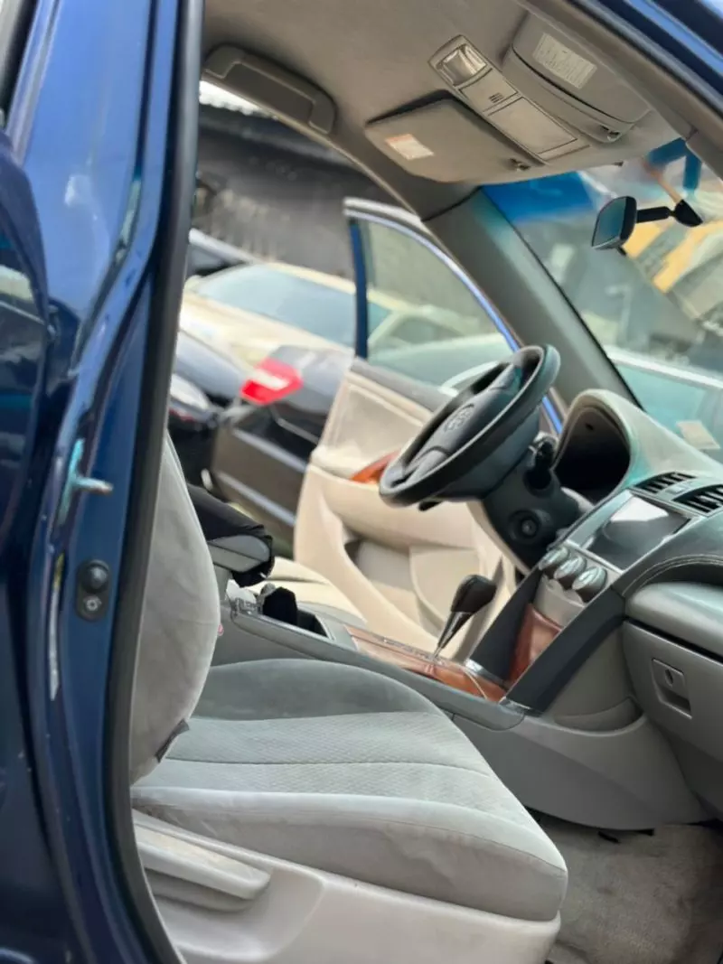Toyota Camry   - 2009