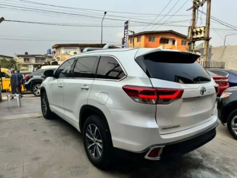 Toyota Highlander   - 2017