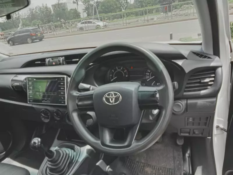Toyota Hilux   - 2016