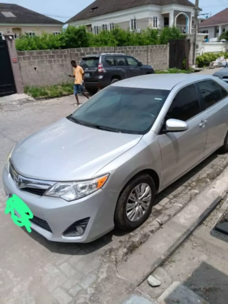 Toyota Camry - 2012