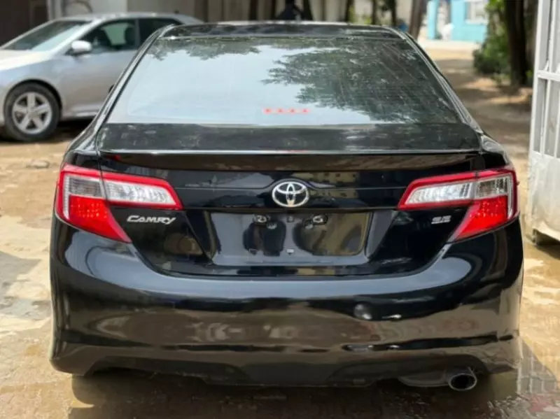 Toyota Camry   - 2012