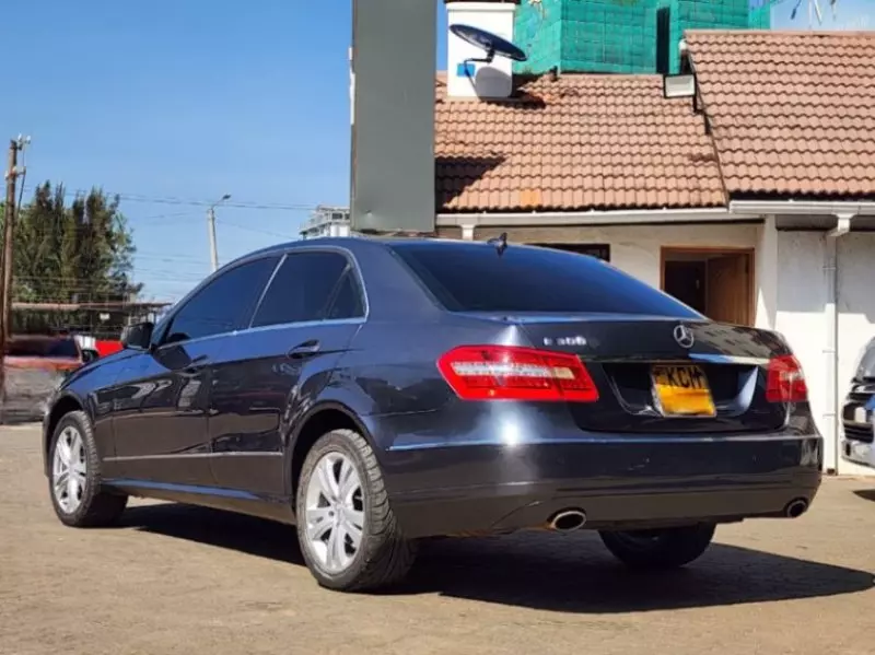 Mercedes-Benz E 200   - 2010