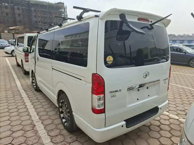Toyota Hiace   - 2012
