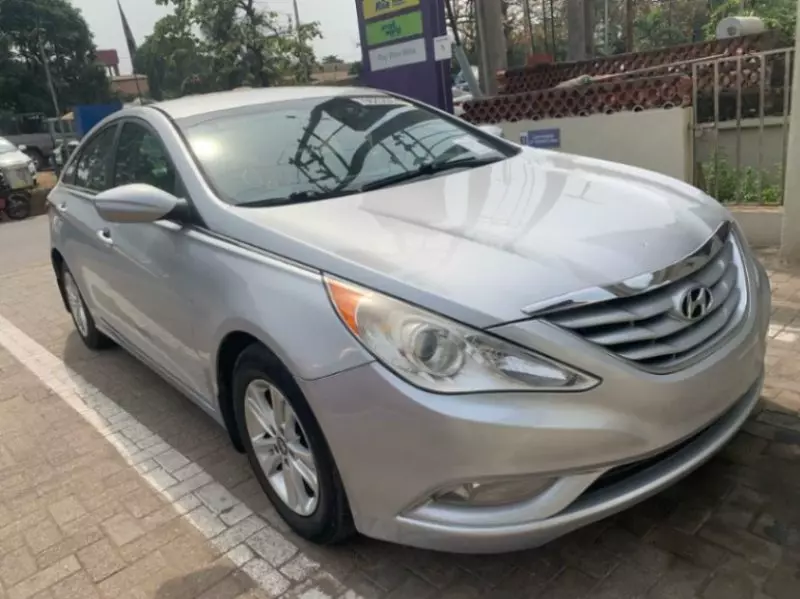 Hyundai Sonata   - 2013