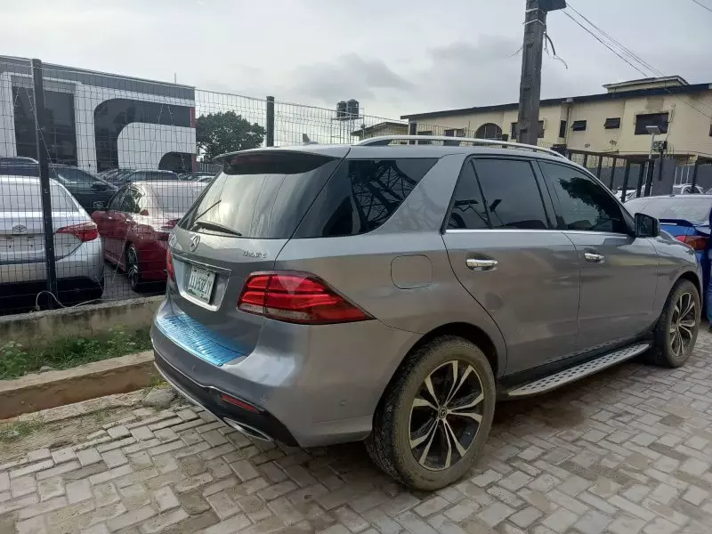 Mercedes-Benz ML 350   - 2012