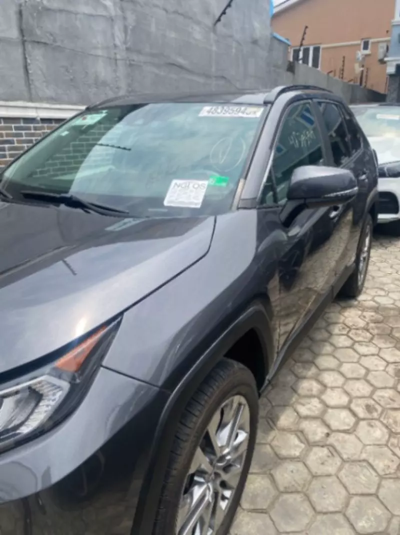 Toyota RAV 4   - 2021