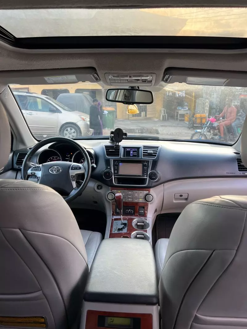 Toyota Highlander   - 2013