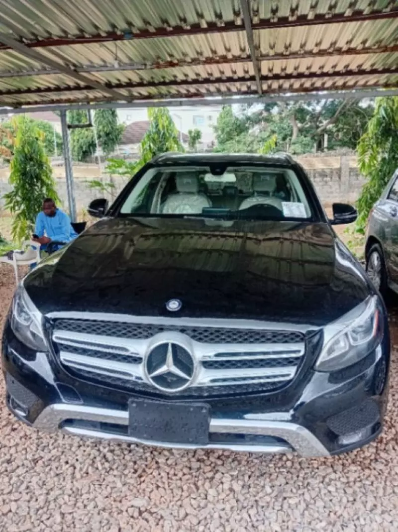 Mercedes-Benz GLC 300   - 2016