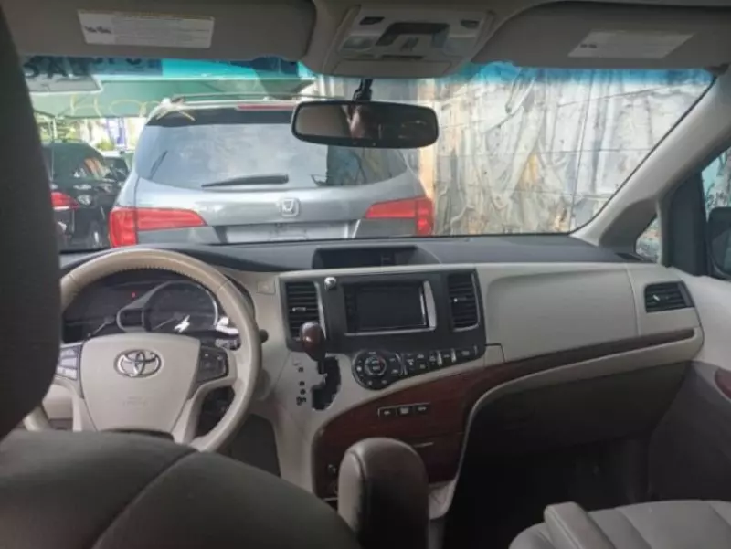 Toyota Sienna   - 2013