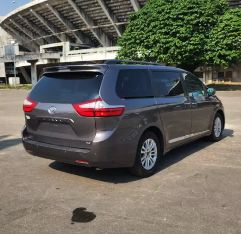 Toyota Sienna