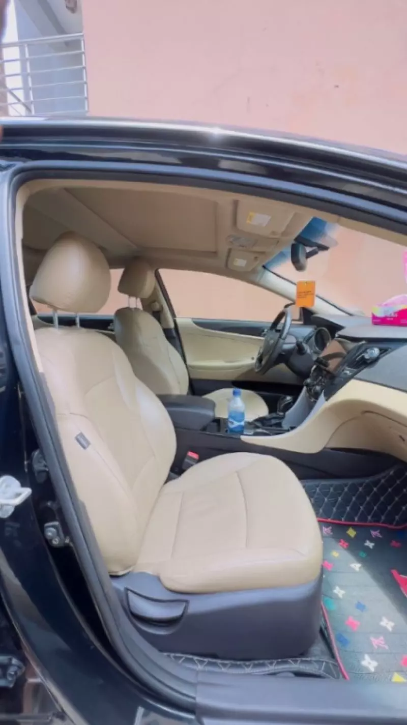 Hyundai Sonata   - 2012