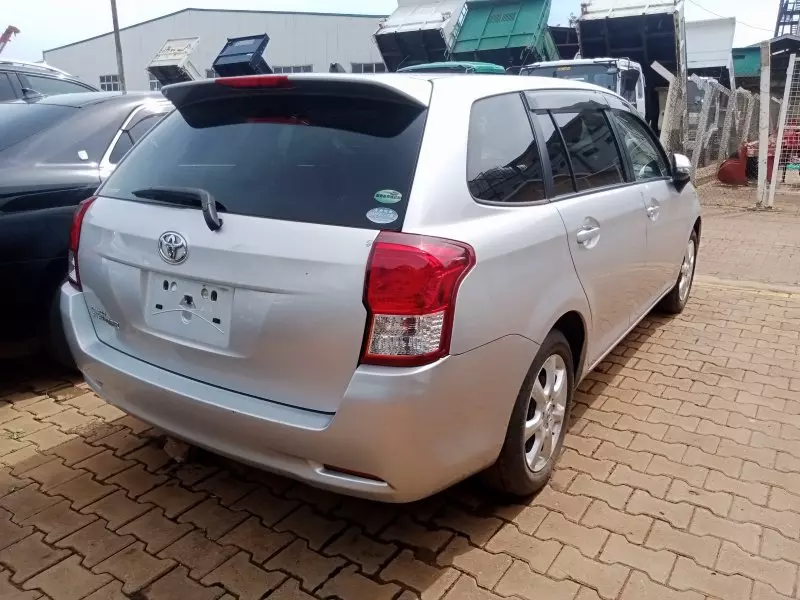 Toyota Fielder    - 2012