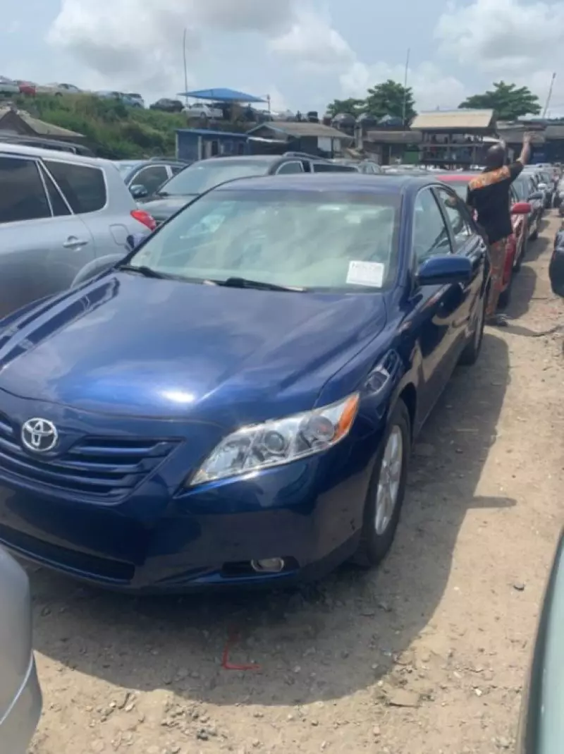 Toyota Camry   - 2009