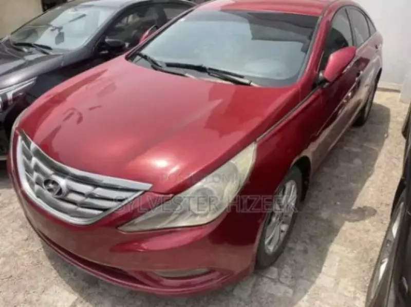 Hyundai Sonata   - 2011