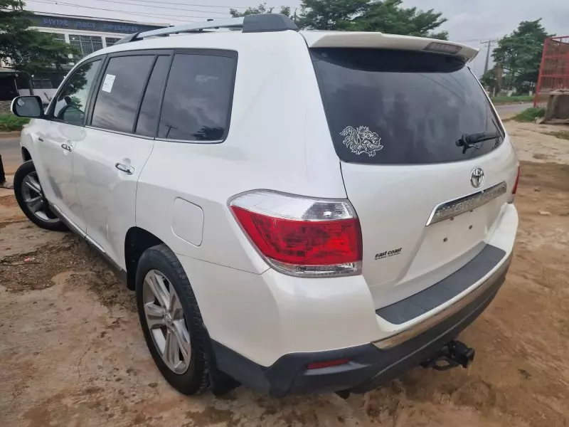 Toyota Highlander   - 2012