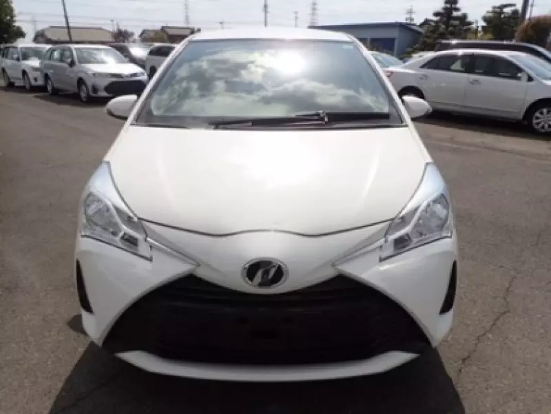 Toyota Vitz   - 2018