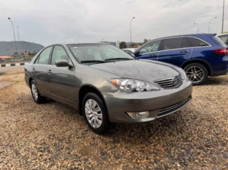 Toyota Camry   - 2005