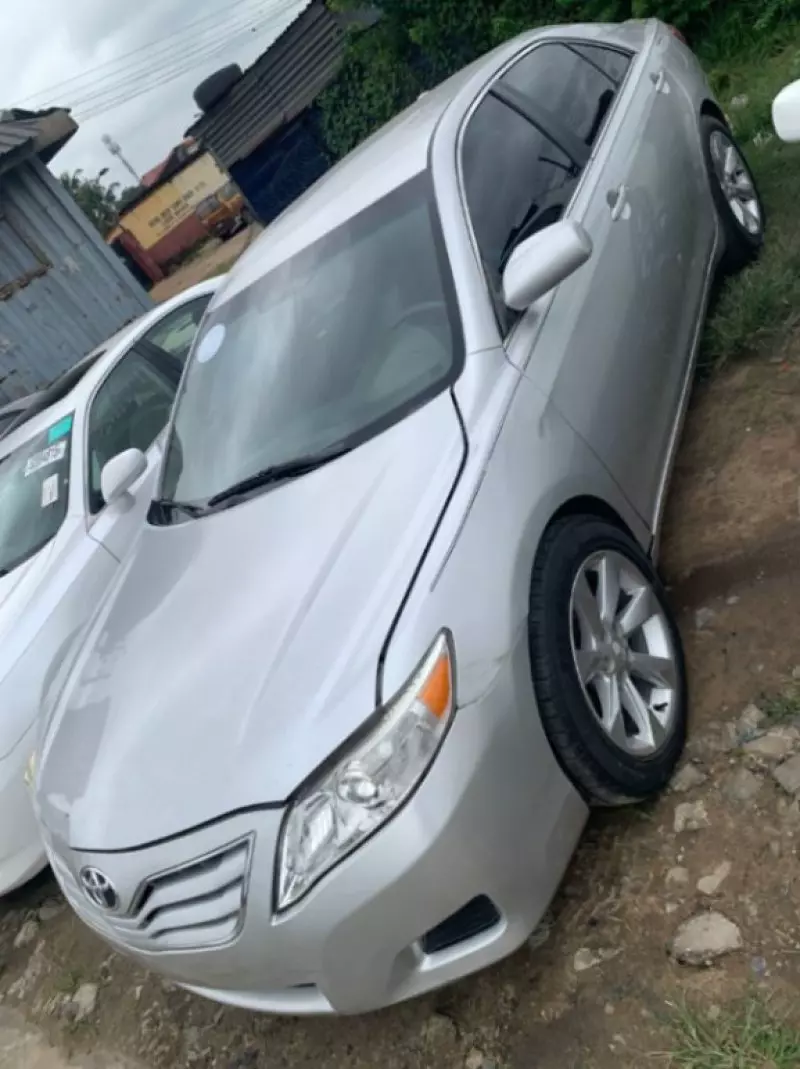 Toyota Camry   - 2010