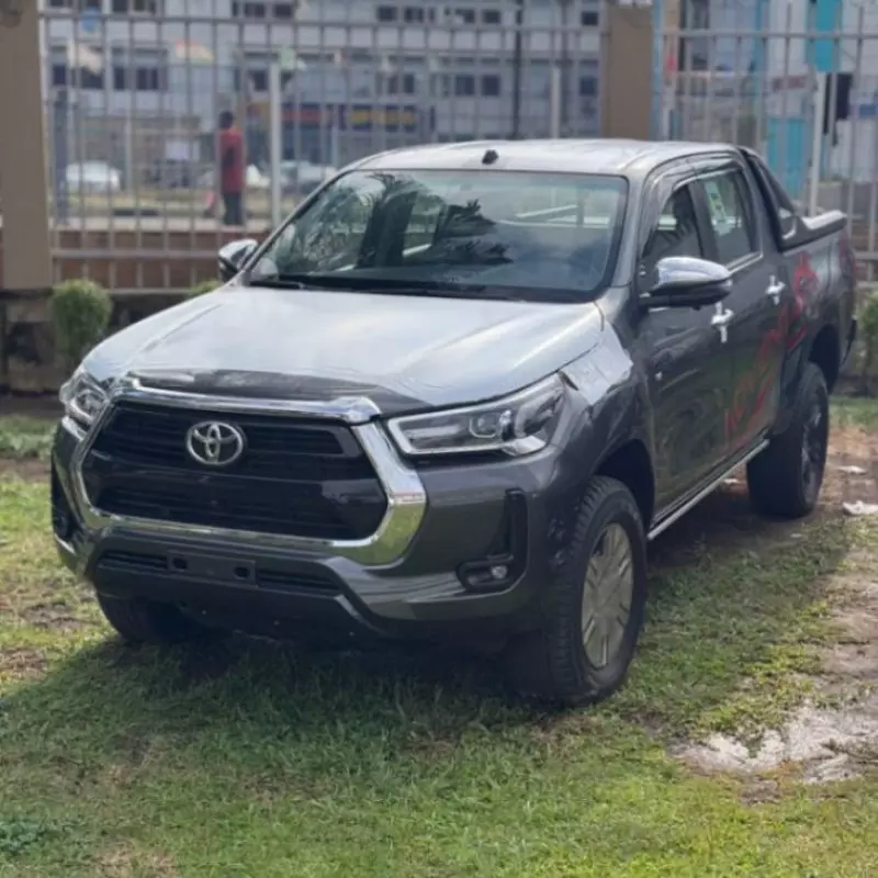 Toyota Hilux   - 2025