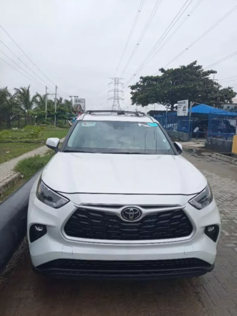 Toyota Highlander   - 2024