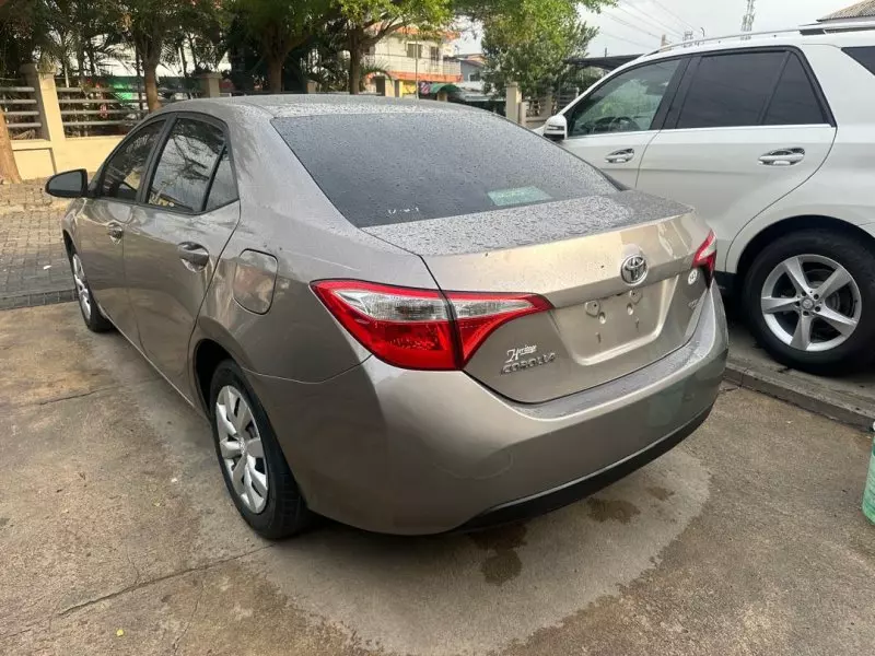 Toyota camry   - 2016