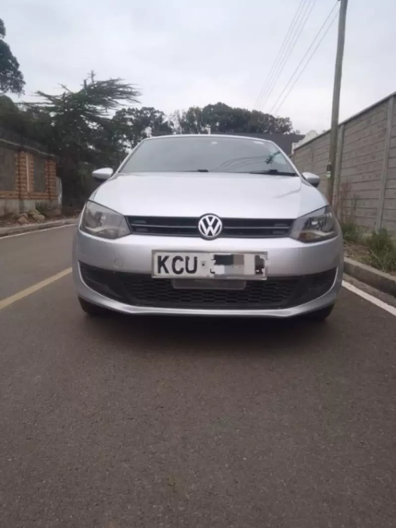 VOLKSWAGEN polo sedadan trend  ba ess   - 2012